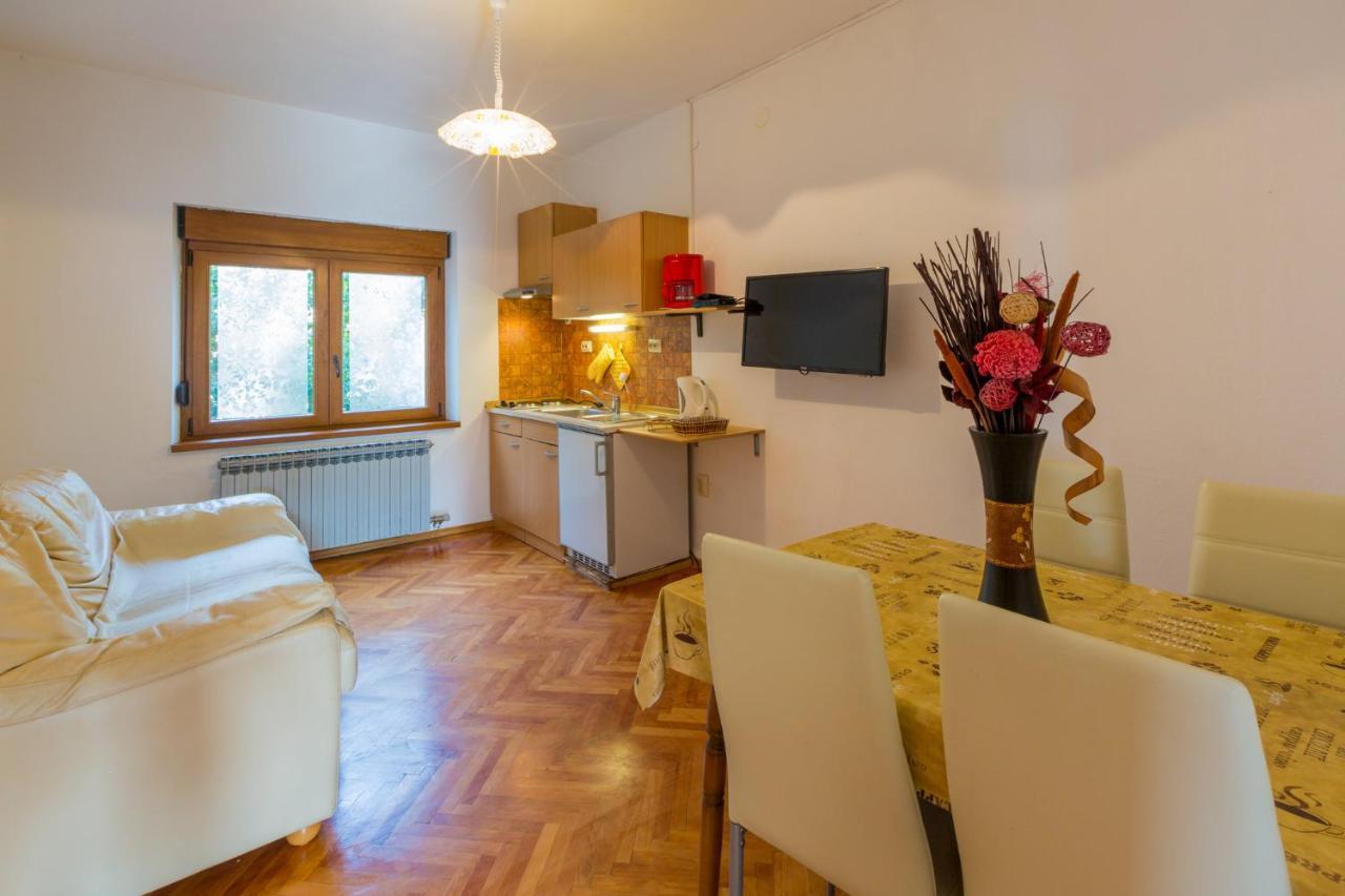 Jasminka Loncaric Apartment Crikvenica Exterior photo