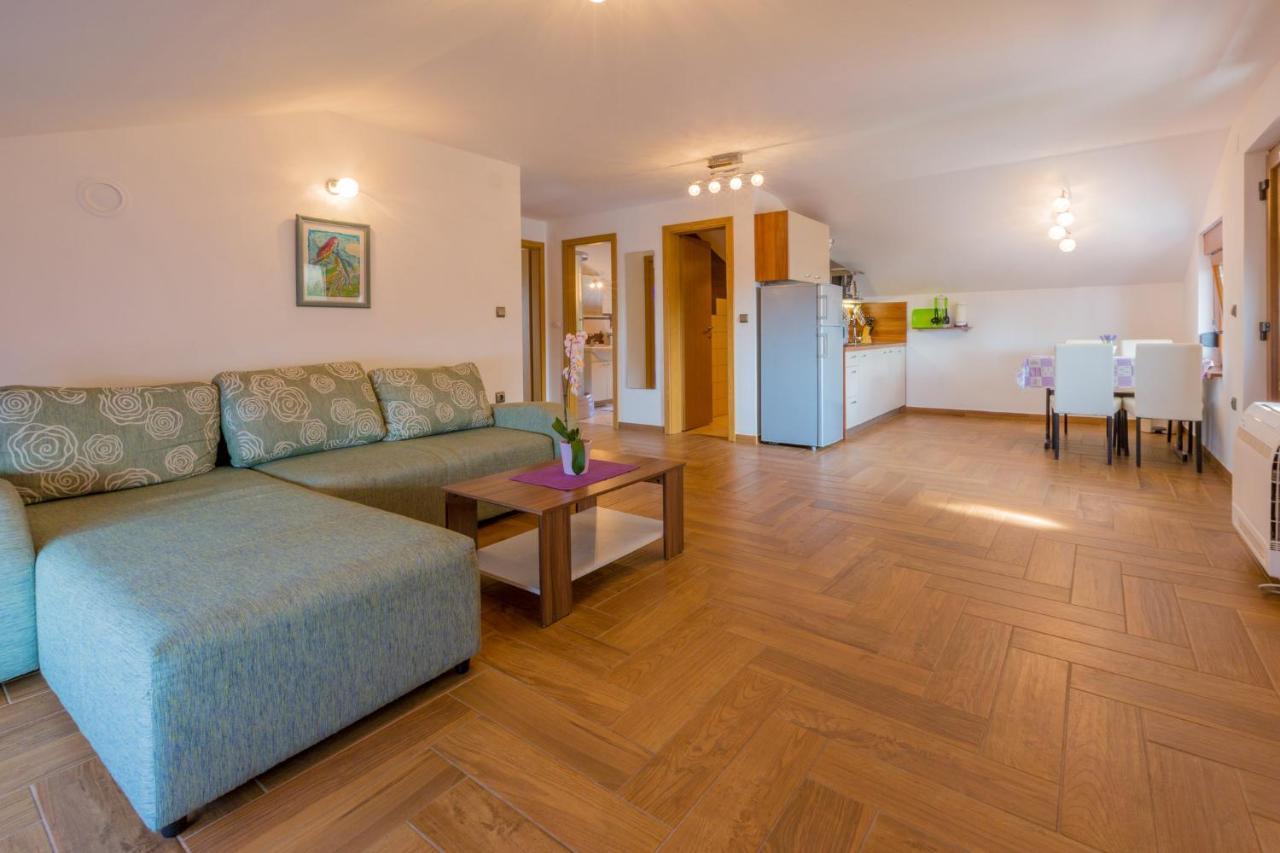 Jasminka Loncaric Apartment Crikvenica Exterior photo