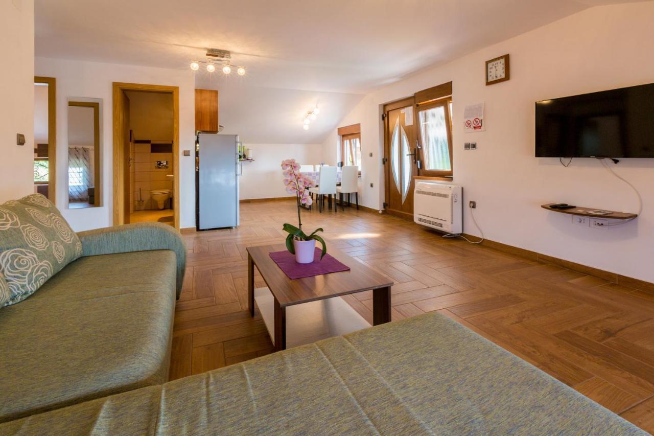 Jasminka Loncaric Apartment Crikvenica Exterior photo